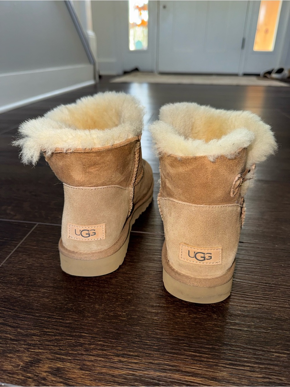 UGG Mini Sheepskin Boot - Chestnut/Tan